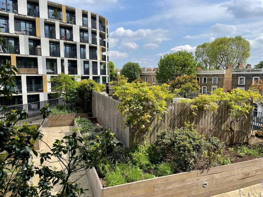 Cool Dalston Studio With Balcony And Gym Apartment ลอนดอน ภายนอก รูปภาพ