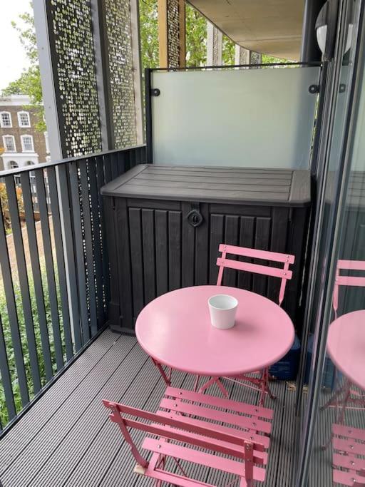 Cool Dalston Studio With Balcony And Gym Apartment ลอนดอน ภายนอก รูปภาพ