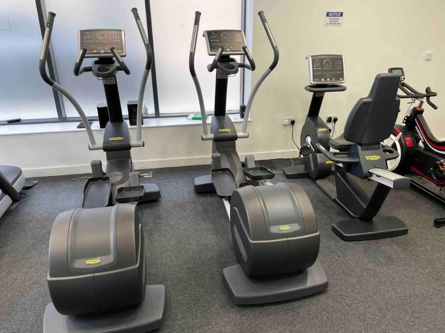 Cool Dalston Studio With Balcony And Gym Apartment ลอนดอน ภายนอก รูปภาพ
