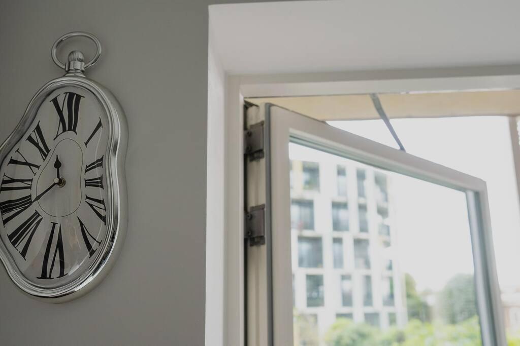 Cool Dalston Studio With Balcony And Gym Apartment ลอนดอน ภายนอก รูปภาพ
